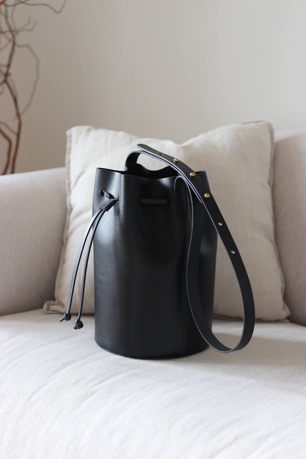 Leather bucket bag black