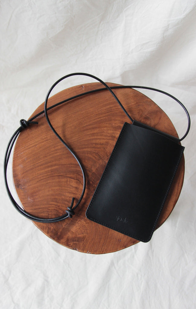 Leather phone sling black