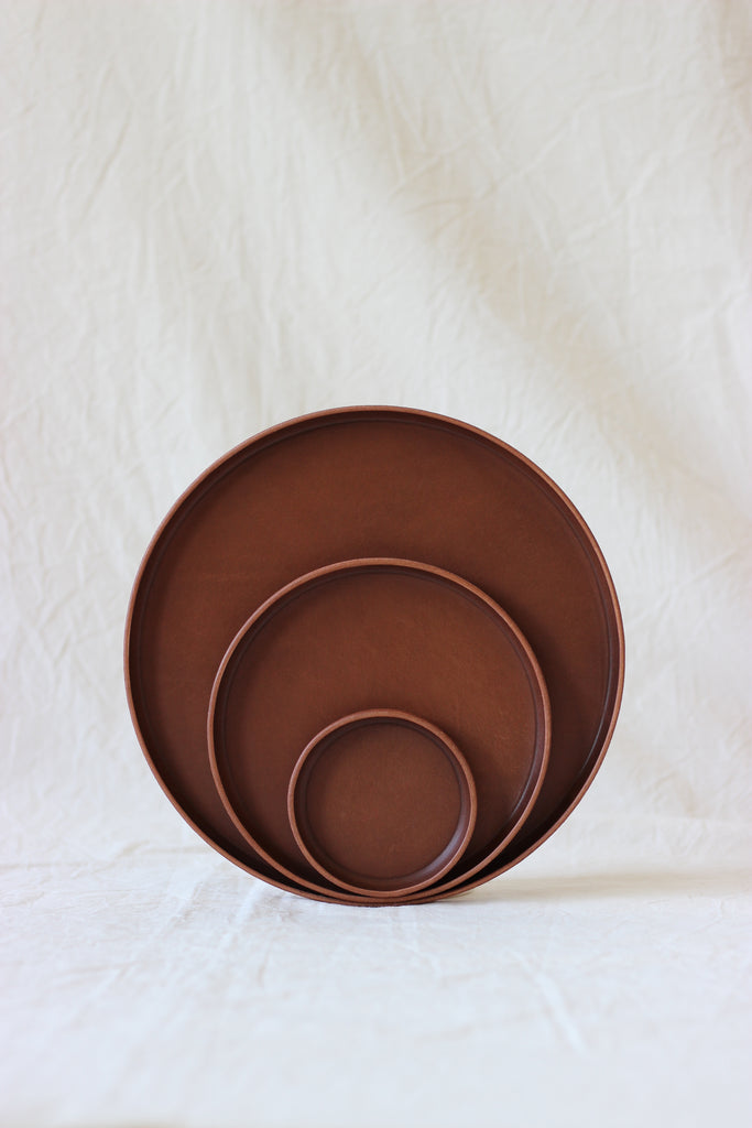Round leather tray brown